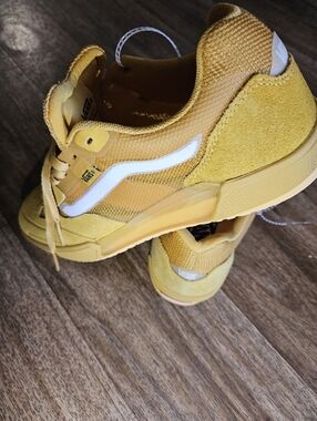 Nike Men's Sneakers Yellow with Pink Accents